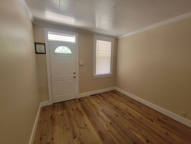 Building Photo - 2 Bedroom Home in Lancaster City