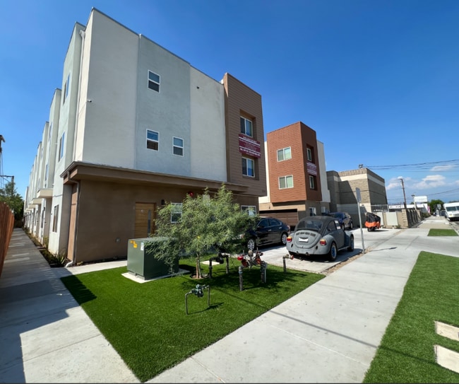 Photo - 1033 S Montebello Blvd Townhome