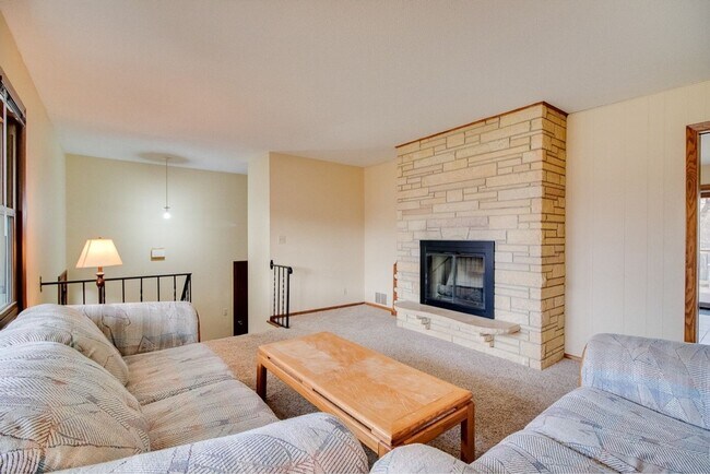 Building Photo - Spacious 6BR House in New Brighton