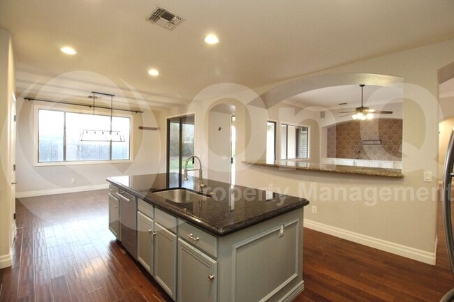 Building Photo - 453 E Frances Ln