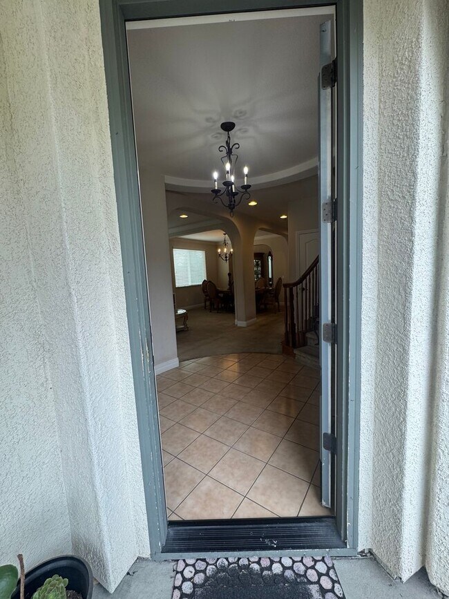 Foto del edificio - 5 Bed / 3.5 Bath | Elk Grove Single Family...