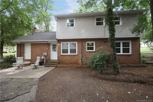 Building Photo - Renovated 4br/2.5bth 2-Story in Coventry W...