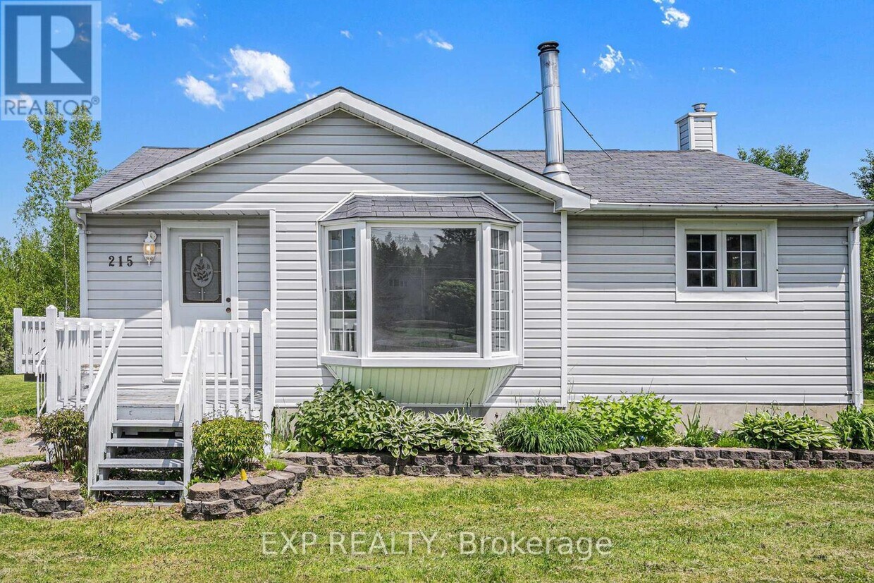 Primary Photo - 215 St Thomas Rd