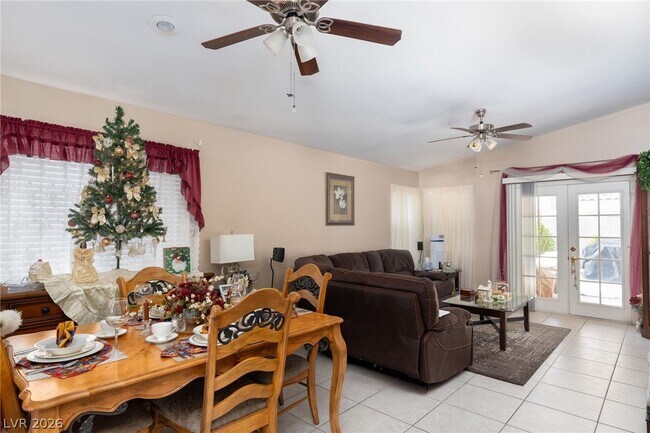 Foto del edificio - 1563 Raining Hills St