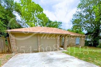Building Photo - 1204 Preswick Cir