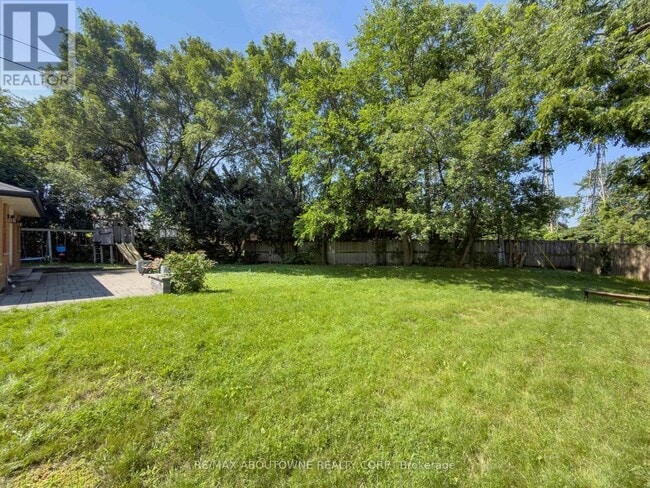 Building Photo - 2130 Greenhurst Ave