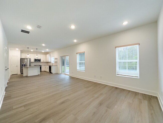 Building Photo - 126 Kingswood Cir