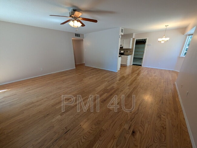 Foto del edificio - 6404 Christy Ave NE