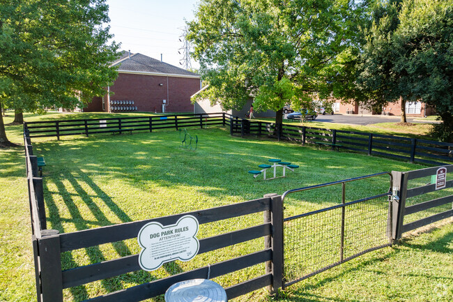 Willow Oaks - Dog Park - Willow Oaks Apartments