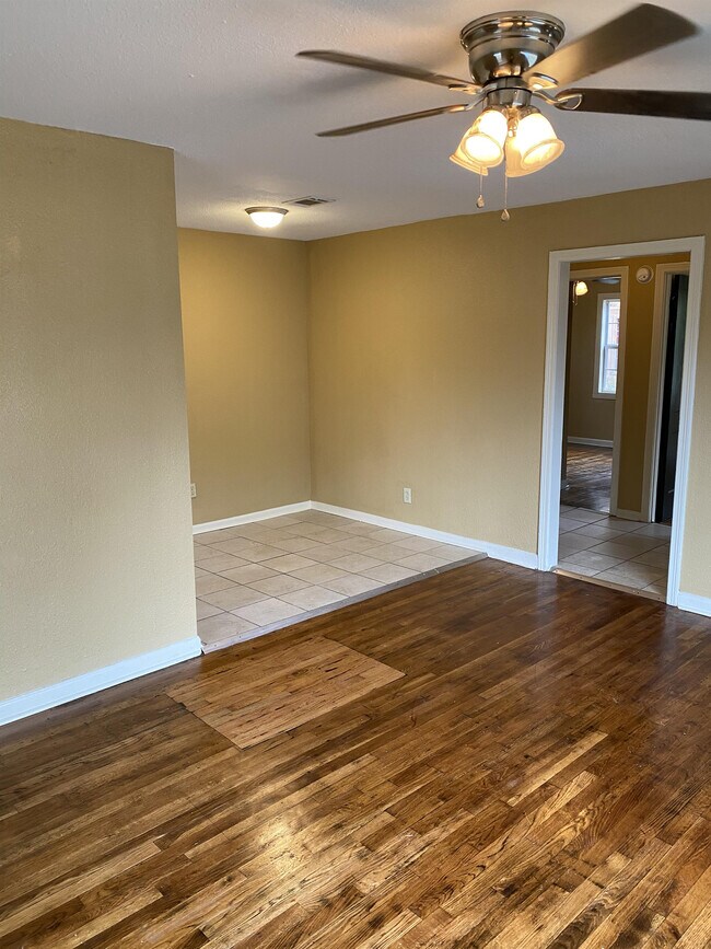 Building Photo - 13 E Richard Dr