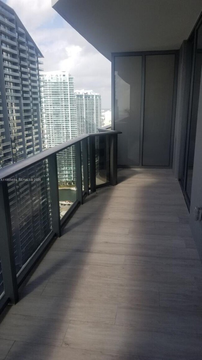 Foto del edificio - 45 SW 9th St