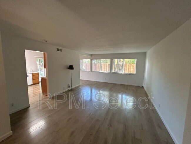 Foto del edificio - 855 Gaylene Ct