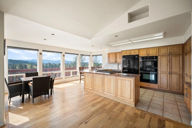 Building Photo - 2680 E Fernan Hill Rd