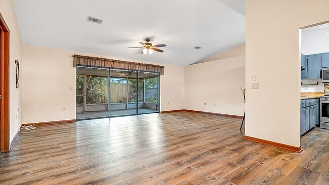 Building Photo - Stunning Remodeled Home in Prime Location