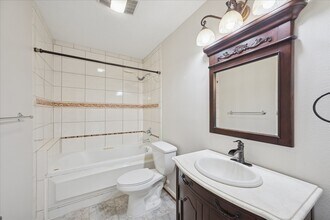 Building Photo - 709 Gale St