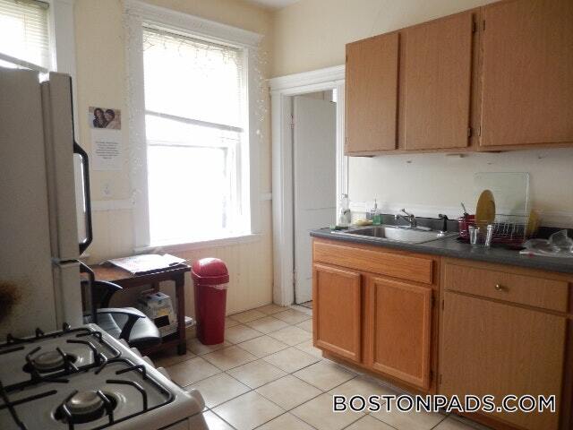 Building Photo - 447 Park Dr