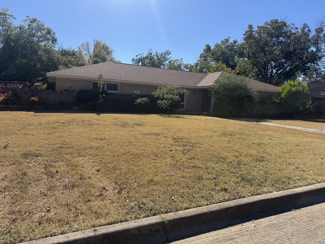 Primary Photo - 6001 Wonder Dr