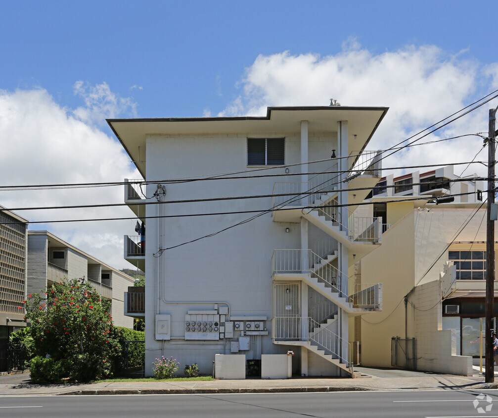Building Photo - 3116 Waialae Ave
