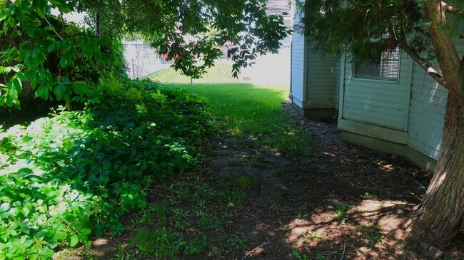 Building Photo - 1316 Robinswood Ct
