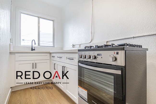 Foto del edificio - 719 Heliotrope Dr