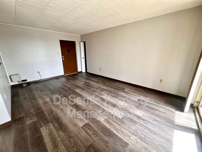 Building Photo - 508 Lunar Ln