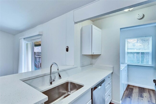 Building Photo - 3514 Southridge Dr
