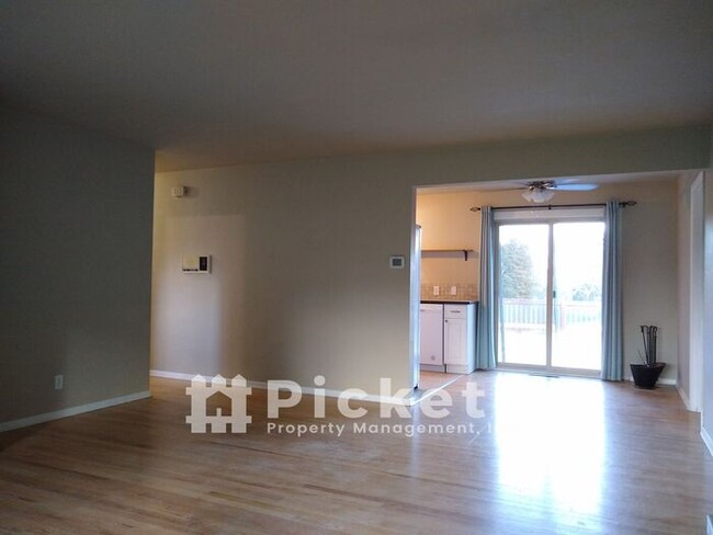 Foto del edificio - 3 Bedroom Rambler in Bremerton