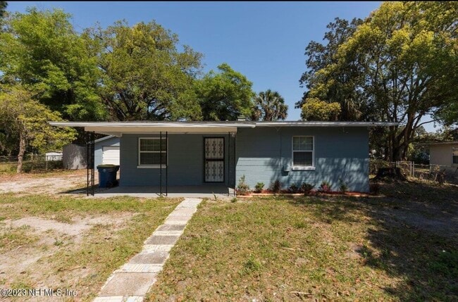 Building Photo - 2513 Spirea St