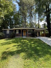 Building Photo - 619 Lakeridge Dr SE