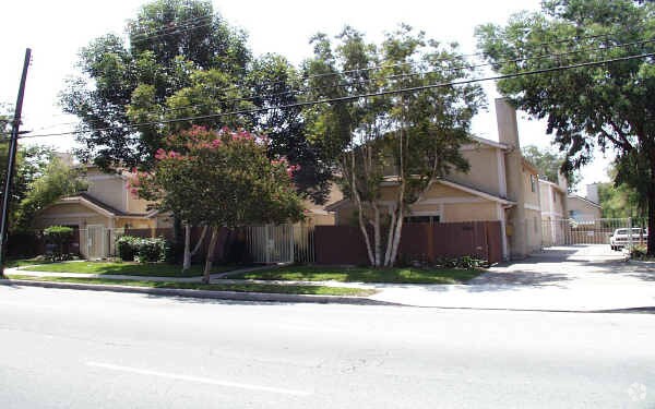 Primary Photo - 17200 Roscoe Blvd
