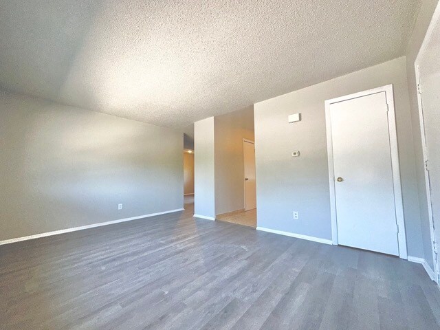 Building Photo - 4319 Dewey Dr