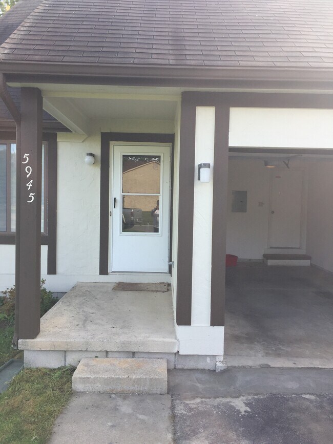 Foto del edificio - 5945 Red Oak Dr