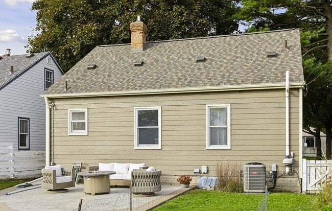 Building Photo - 5749 Pleasant Ave