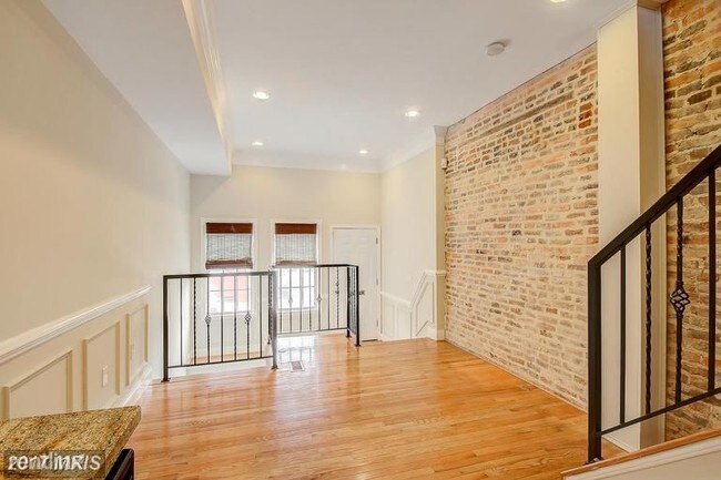Building Photo - 3 br, 3 bath Townhome - 1312 Sargeant Street