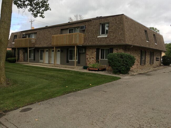 front of building - 10700 W Grange Ave