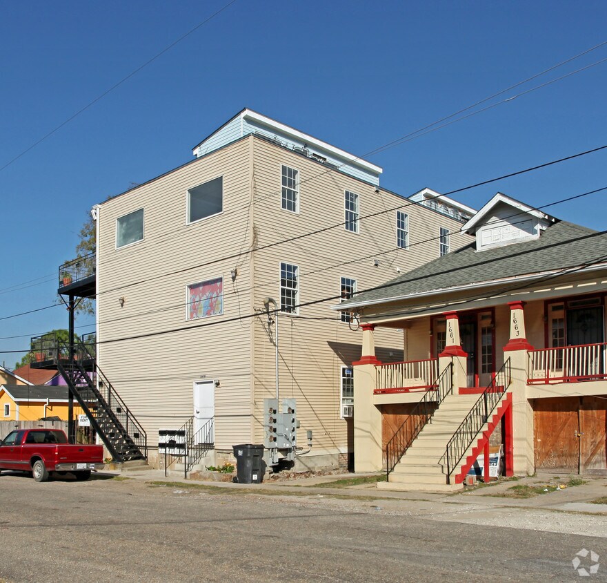 Building Photo - 1633-1655 N Roman St