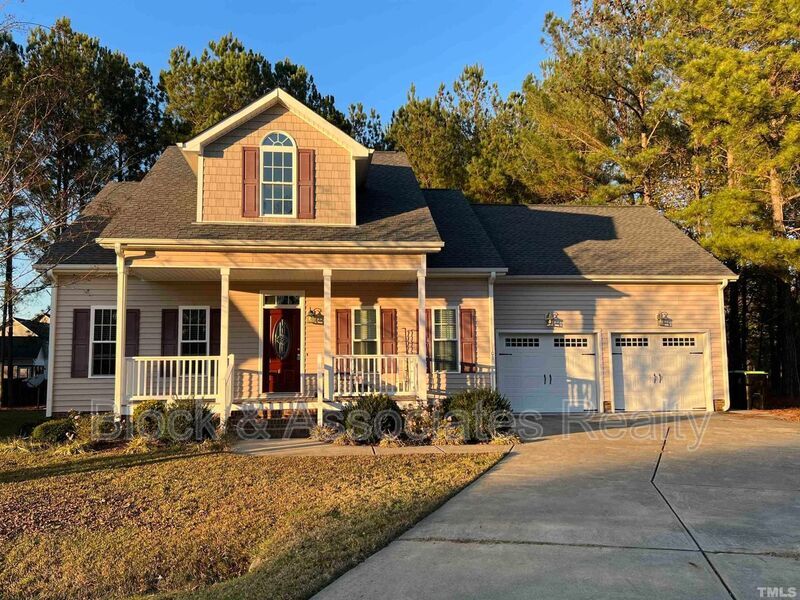 Primary Photo - 101 Pinewinds Ct