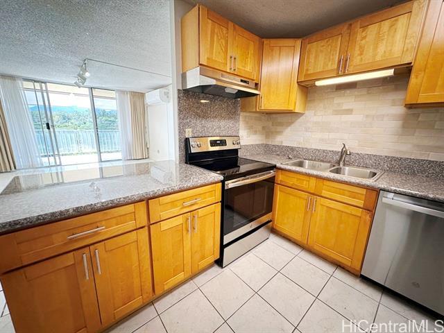 Building Photo - 95-2048-2048 Waikalani Pl