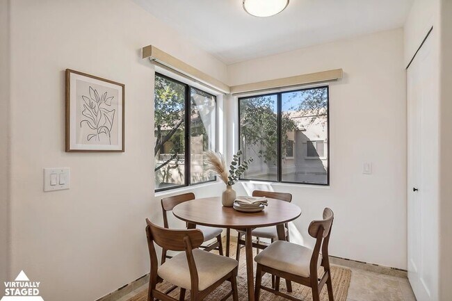 Foto del edificio - 15050 N Thompson Peak Pkwy