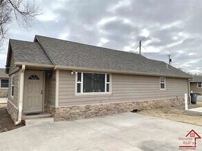 Building Photo - 1604 NW Lindy Ave