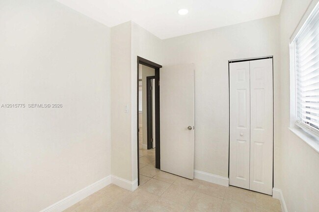 Foto del edificio - 502 NW 7th Ct