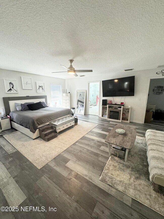 Foto del edificio - 955 Churchhill Ln