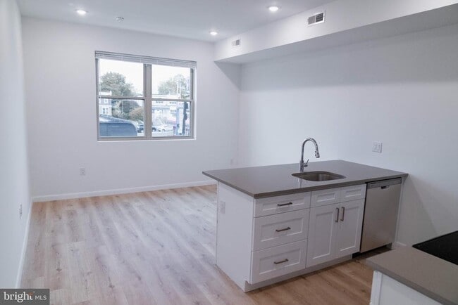 Foto del edificio - 7248 Rising Sun Ave