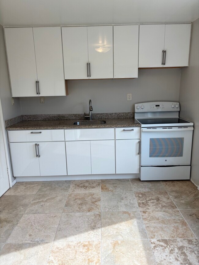 Foto del edificio - 6742 Snowdon Ave