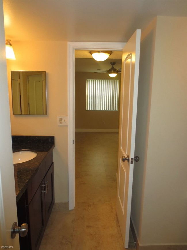 Building Photo - 1 br, 1 bath Condo - Lakeview Club 2871 103