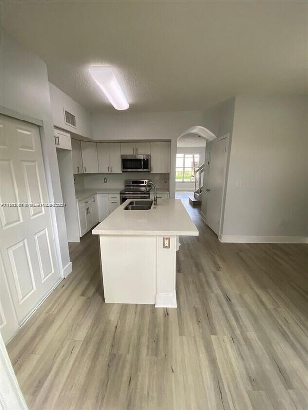 Primary Photo - 8755 SW 152nd Ave