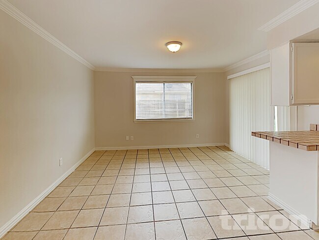 Foto del edificio - 822 Foxridge Dr