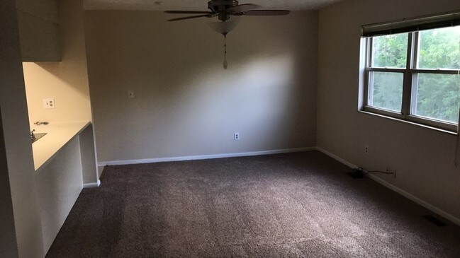 Building Photo - Spacious 3 BR 2 BA Ranch in Sharonville