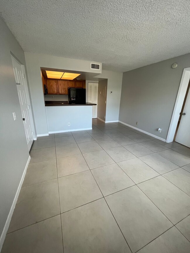 Building Photo - ONE BEDROOM ONE BATHROOM! WATERFRONT COMMU...