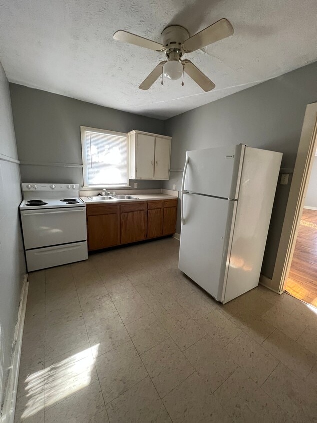 Building Photo - 118 E 12th Ave